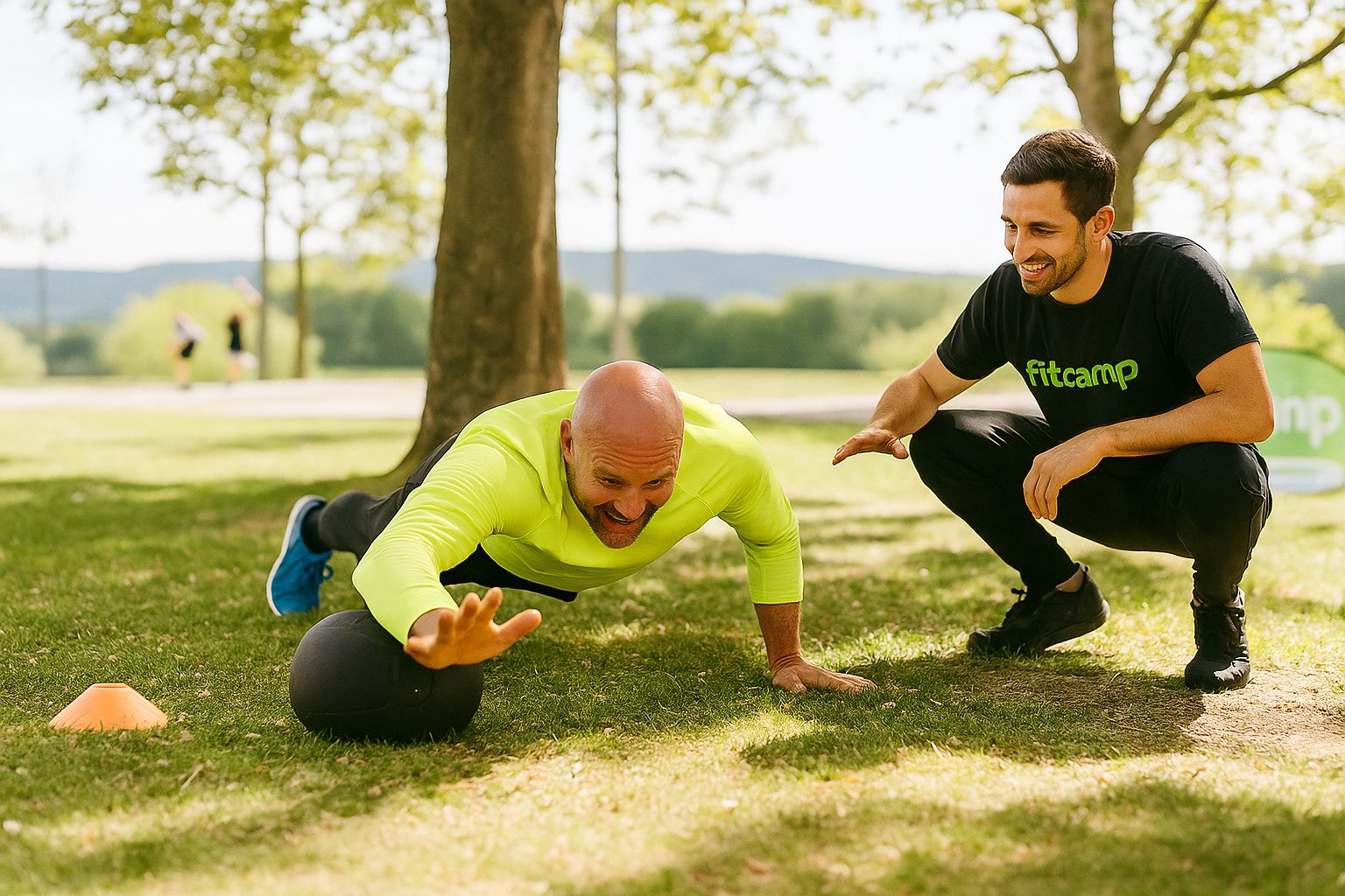 Outdoor Fitness Training im Park, Bootcamp, Fitnessstudio, Gym, Outdoor Gym