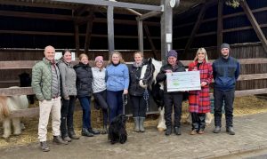 Spende von fitcamp GmbH übermittelt durch die beiden Gründer Matthias Weth und Julia Braun